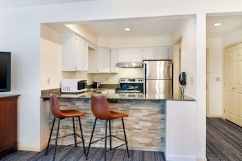 Suite, 2 Queen Beds, Non Smoking, Kitchen (2nd Floor;with Sofabed)