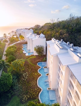 Preferred Club Master Suite Swim Out King