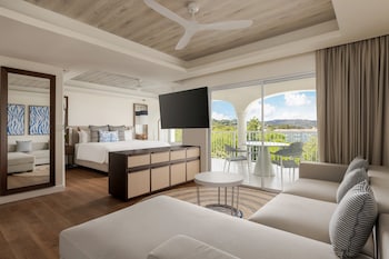Preferred Club Master Suite Ocean View King