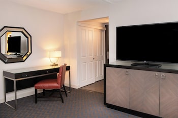 Room, 1 King Bed (Mobility/Hearing Accessible, Tub)