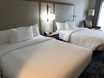 Room, 2 Queen Beds (Mobility Accessible, Tub)