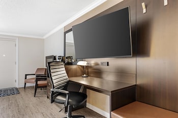 Suite, 1 King Bed, Non Smoking, Refrigerator & Microwave (Larger Room;with Sofabed)