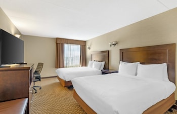 Standard Room, 2 Queen Beds, Non Smoking, Refrigerator & Microwave (2nd Floor)