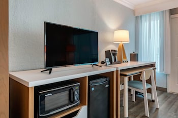 Room, 1 King Bed with Sofa bed, Non Smoking (Upgrade)