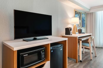 2 Queen Beds, Poolside Room, Accessible, No Smoking