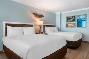 2 Queen Beds & 2 Twin Beds,  Family Suite, Partial Ocean View, Accessible, No Smoking