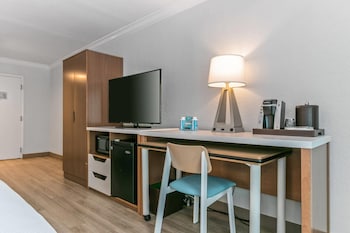 2 Queen Beds & 2 Twin Beds,  Family Suite, Partial Ocean View, Accessible, No Smoking