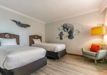 2 Queen Beds & 2 Twin Beds,  Family Suite, Partial Ocean View, Accessible, No Smoking