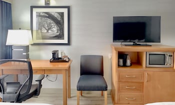 Family Suite, Multiple Beds, Non Smoking, Refrigerator & Microwave (4 queen beds)