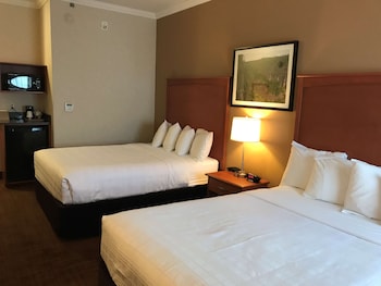 Business Room, 2 Queen Beds, Non Smoking, Refrigerator & Microwave
