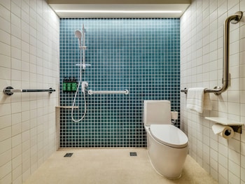Deluxe Room, 1 King Bed, Accessible
