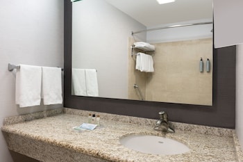 Room, 2 Queen Beds, Hearing Accessible (Accessible Bathtub)