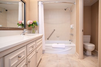 Executive Suite, 1 King Bed, Non Smoking, Refrigerator (with Sofabed)