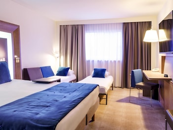 Family Room, Multiple Beds, Bathtub