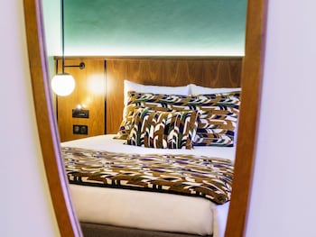 Superior Room, 1 Queen Bed, Bathtub