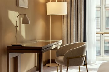 Executive Room, 1 King Bed with Sofa bed (Family Room)