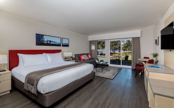 Standard Loft, 2 Queen Beds, Balcony, Ocean View (with Sofabed)