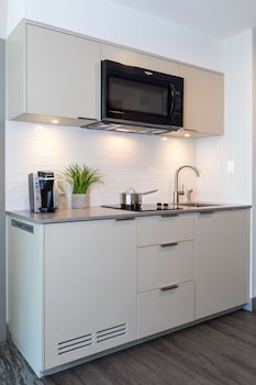 Standard Room, 1 King Bed, Kitchenette, Ocean View (with Sofabed)