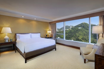 King Bed Executive Peak View Room