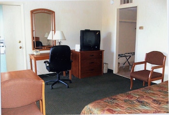 Room, 1 King Bed, Smoking