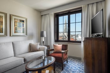 Executive Suite, 1 King Bed (Warwick)