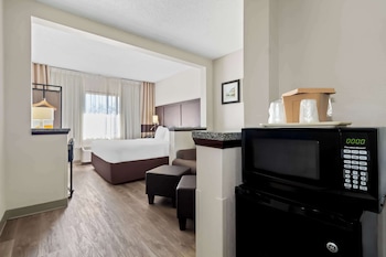 Suite, 1 King Bed, Non Smoking