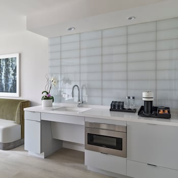 Suite, 1 Bedroom, Mobility Accessible, Balcony