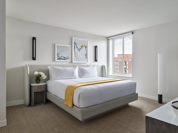 Room, 1 King Bed, Mobility Accessible, Balcony