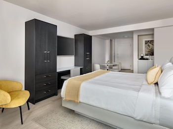 Room, 1 King Bed, Microwave