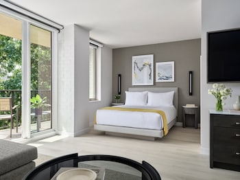 Studio, 1 Queen Bed, Balcony