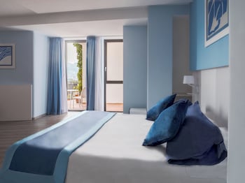 Family Room, 2 Bedrooms, Garden View