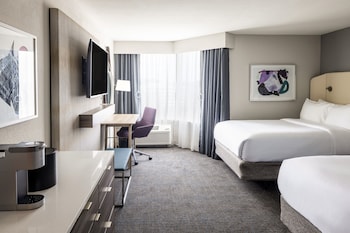 Standard Room, 2 Double Beds, Accessible Bathtub (Communications)