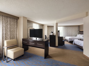 Suite, 2 Queen Beds, Accessible Bathtub (Mobility Access)