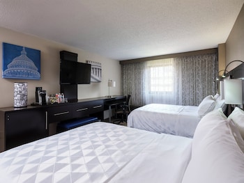 Standard Room, 2 Queen Beds (High Floor)