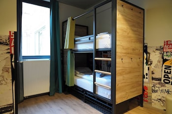 Family Room (2 Adults + 2 Children)
