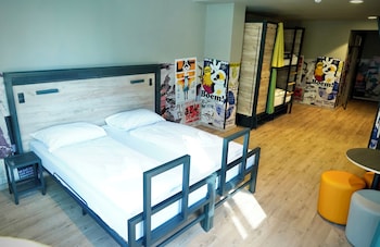 Family Room (2 Adults + 2 Children)