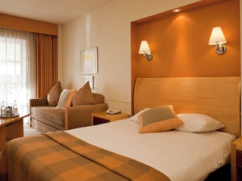 Room, 2 Twin Beds, River View