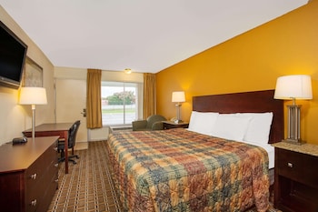 Standard Room, 1 King Bed, Smoking