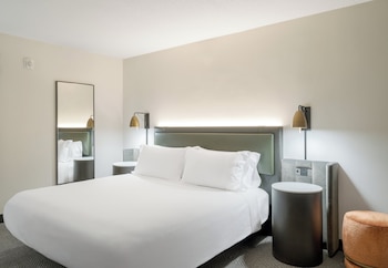 Standard Room, 1 King Bed