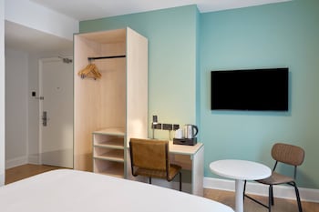 Standard Room, 1 King Bed