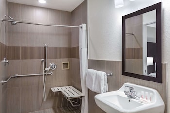 Room, 1 King Bed, Accessible, Non Smoking (Mobility/Hearing)