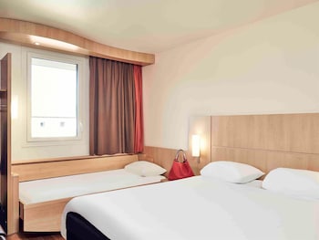 Bedroom, 1 Double Bed and 1 Single Sofa Bed