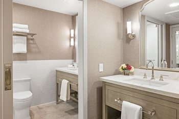 Superior Room, 2 Queen Beds, Courtyard View