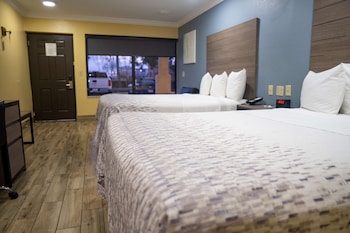 Room, 2 Queen Beds, Non Smoking