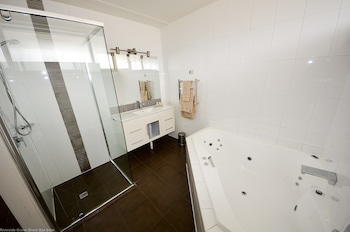 Motel Spa Room