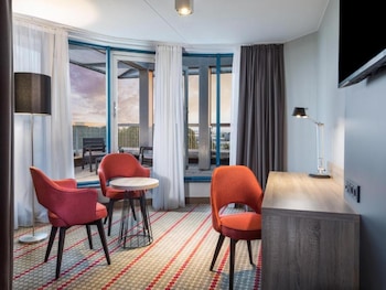 Superior King Suite - Non-Smoking