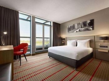 Deluxe King Room - Non-Smoking