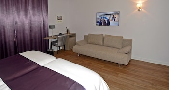 Standard Room, 2 Twin Beds, Non Smoking (Shower Only;with Sofabed)