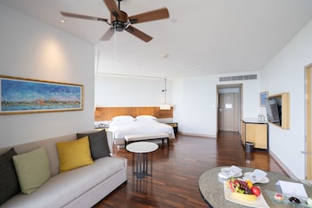 Junior Room, 1 King Bed, Club Lounge Access (Executive)