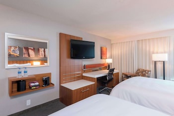 Family Suite, Multiple Beds, Pool View